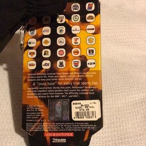 NWT Isotoner NBA Brooklyn Nets Thinsulate Mittens